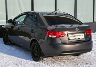 Подержанный автомобиль Kia Cerato Sedan 2012 года (3 фото)
