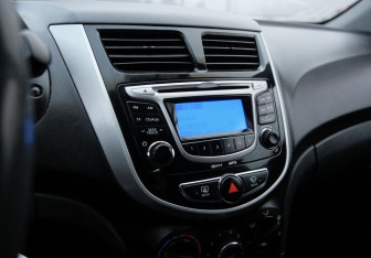 Подержанный автомобиль Hyundai Solaris Sedan 2011 года (12 фото)