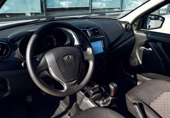 Подержанный автомобиль LADA (ВАЗ) Granta Liftback 2018 года (13 фото)