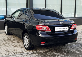 Подержанный автомобиль Toyota Corolla Sedan 2010 года (3 фото)