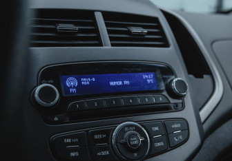 Подержанный автомобиль Chevrolet Aveo Sedan 2013 года (12 фото)