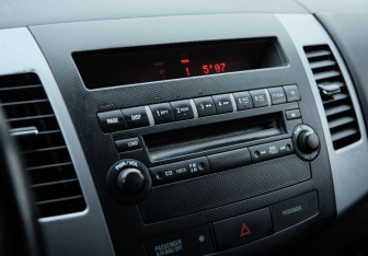 Подержанный автомобиль Peugeot 4007 2012 года (12 фото)