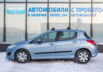 Подержанный автомобиль Peugeot 308 Hatchback 2012 года (2 фото)