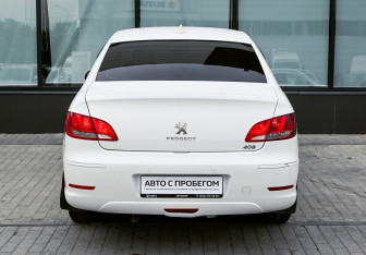 Подержанный автомобиль Peugeot 408 2013 года (4 фото)