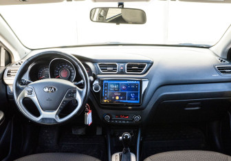 Подержанный автомобиль Kia Rio Sedan 2016 года (12 фото)