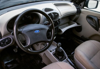 Подержанный автомобиль LADA (ВАЗ) Kalina Wagon 2011 года (13 фото)