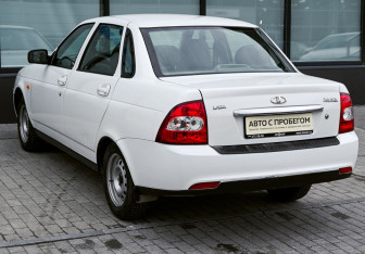 Подержанный автомобиль LADA (ВАЗ) Priora Sedan 2010 года (3 фото)