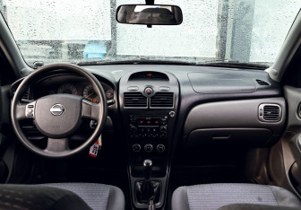 Подержанный автомобиль Nissan Almera Classic 2010 года (15 фото)