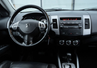 Подержанный автомобиль Peugeot 4007 2012 года (10 фото)