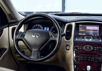 Подержанный автомобиль Infiniti QX50 2017 года (20 фото)