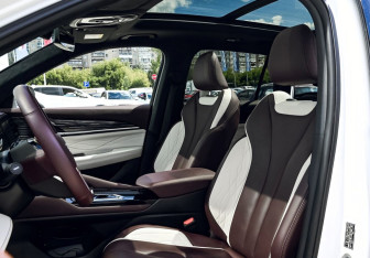 Подержанный автомобиль Geely Monjaro 2023 года (17 фото)