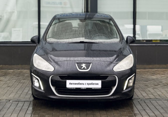 Подержанный автомобиль Peugeot 308 Hatchback 2012 года (8 фото)