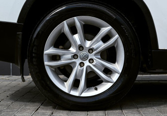 Подержанный автомобиль Brilliance V5 2014 года (21 фото)
