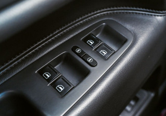 Подержанный автомобиль Volkswagen Touareg 2008 года (17 фото)