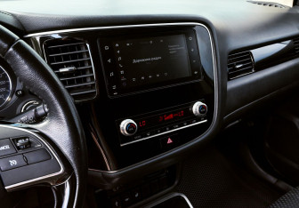 Подержанный автомобиль Mitsubishi Outlander 2020 года (10 фото)