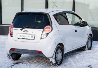 Подержанный автомобиль Chevrolet Spark 2011 года (5 фото)