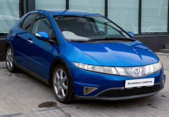Подержанный автомобиль Honda Civic Hatchback 2007 года (7 фото)