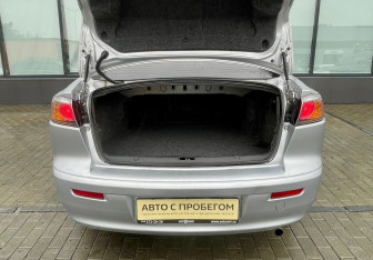 Подержанный автомобиль Mitsubishi Lancer Sedan 2010 года (17 фото)