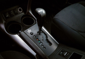 Подержанный автомобиль Toyota RAV4 2007 года (10 фото)