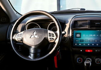 Подержанный автомобиль Mitsubishi ASX 2010 года (19 фото)