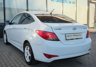 Подержанный автомобиль Hyundai Solaris Sedan 2015 года (3 фото)
