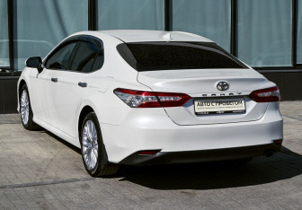 Подержанный автомобиль Toyota Camry Sedan 2019 года (3 фото)