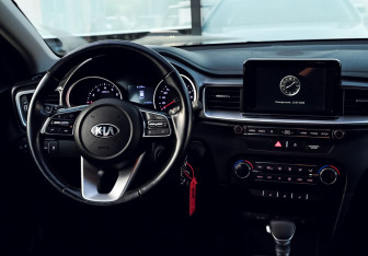 Подержанный автомобиль Kia Ceed Wagon 2019 года (20 фото)