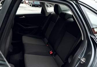 Подержанный автомобиль Volkswagen Jetta Sedan 2020 года (18 фото)