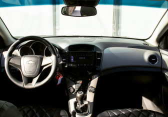 Подержанный автомобиль Chevrolet Cruze Hatchback 2012 года (16 фото)