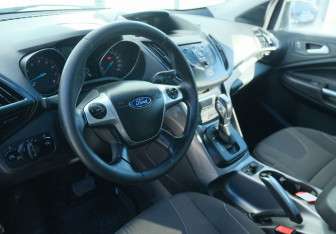 Подержанный автомобиль Ford Kuga 2015 года (9 фото)