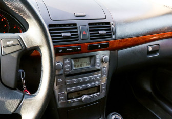 Подержанный автомобиль Toyota Avensis Sedan 2007 года (10 фото)