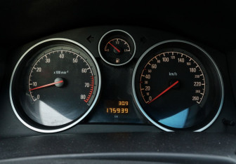 Подержанный автомобиль Opel Astra Hatchback 2012 года (15 фото)