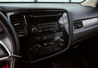 Подержанный автомобиль Mitsubishi Outlander 2013 года (12 фото)
