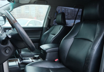 Подержанный автомобиль Toyota Land Cruiser Prado 2010 года (20 фото)
