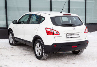 Подержанный автомобиль Nissan Qashqai 2013 года (3 фото)