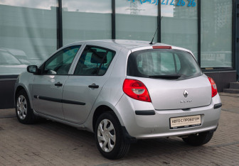 Подержанный автомобиль Renault Clio Hatchback 2008 года (3 фото)