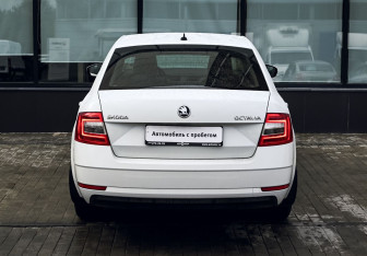 Подержанный автомобиль Skoda Octavia Liftback 2017 года (4 фото)