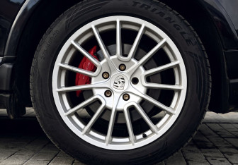 Подержанный автомобиль Porsche Cayenne 2007 года (33 фото)