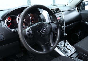 Подержанный автомобиль Suzuki Grand Vitara 2008 года (9 фото)