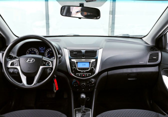 Подержанный автомобиль Hyundai Solaris Hatchback 2011 года (17 фото)