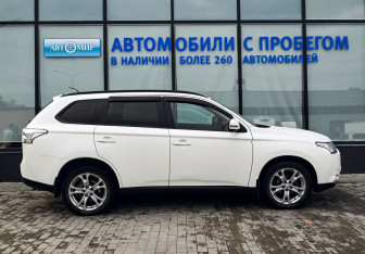Подержанный автомобиль Mitsubishi Outlander 2012 года (6 фото)