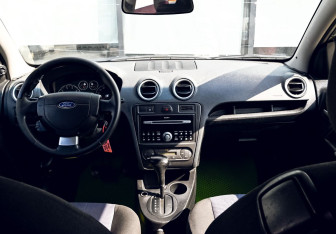 Подержанный автомобиль Ford Fusion 2007 года (16 фото)