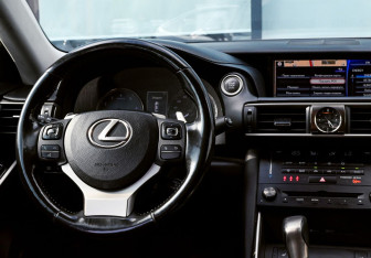 Подержанный автомобиль Lexus IS Sedan 2018 года (21 фото)