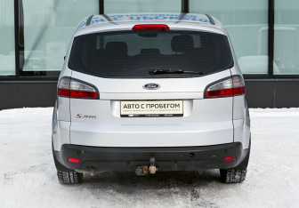 Подержанный автомобиль Ford S-MAX 2008 года (4 фото)