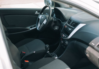 Подержанный автомобиль Hyundai Solaris Sedan 2012 года (10 фото)