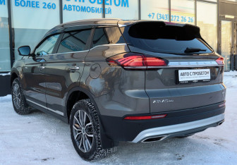 Подержанный автомобиль Geely Atlas Pro 2022 года (3 фото)