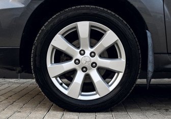 Подержанный автомобиль Mitsubishi Outlander 2012 года (22 фото)