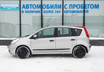 Подержанный автомобиль Nissan Note 2006 года (3 фото)