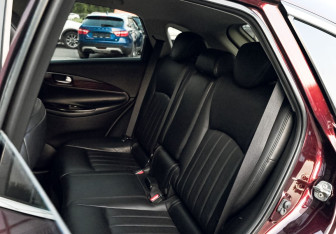 Подержанный автомобиль Infiniti QX50 2015 года (18 фото)