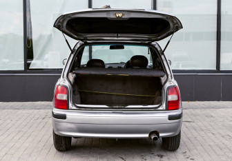 Подержанный автомобиль Nissan March Hatchback 1998 года (18 фото)